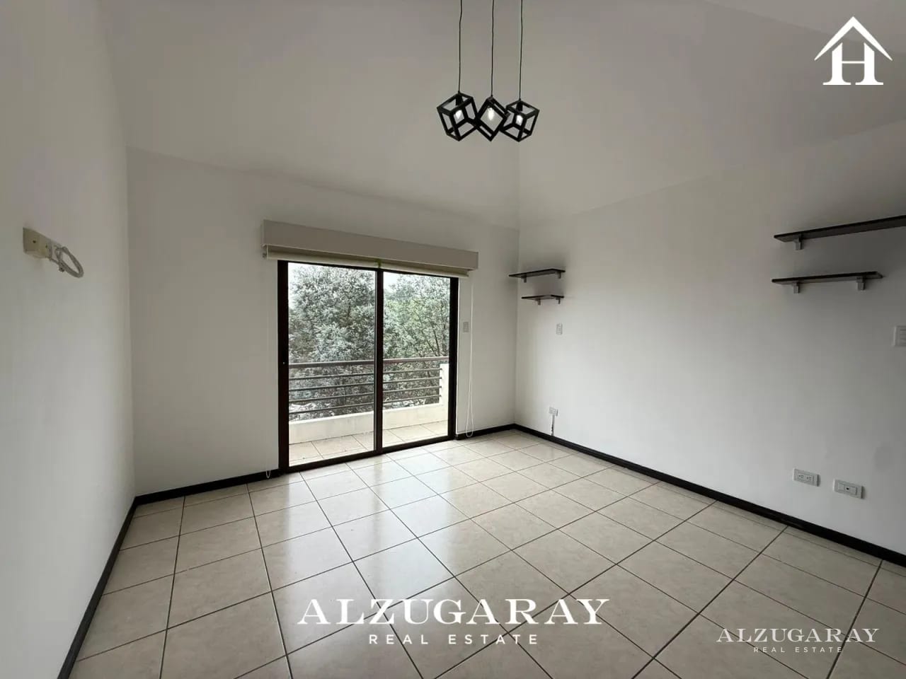 CASA C/ JARDÍN Y PERGOLA Z.16- 3 HAB. / VISTAS DE SAN ISIDRO — Casa en Venta en Vistas de San Isidro, Zona 16, Guatemala, Ciudad — foto 5 de 12