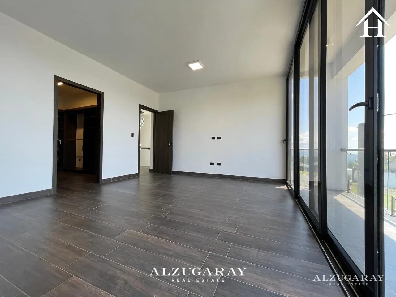 Casa Moderna para Estrenar - 5 Hab / Carr. Sta Elena Barillas — Casa en Venta en Santa Elena Barillas, Guatemala, Ciudad — foto 6 de 11