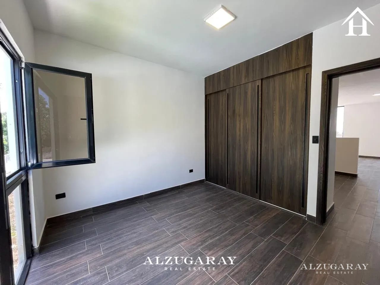 Casa Moderna para Estrenar - 5 Hab / Carr. Sta Elena Barillas — Casa en Venta en Santa Elena Barillas, Guatemala, Ciudad — foto 10 de 11