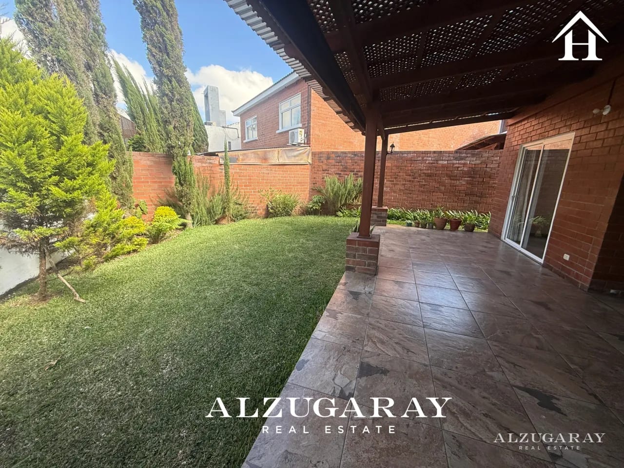 Casa en Renta con Jardin - 4 Hab. / el Prado Zona 10 — Casa en Alquiler en Zona 10, Guatemala, Ciudad — foto 2 de 11