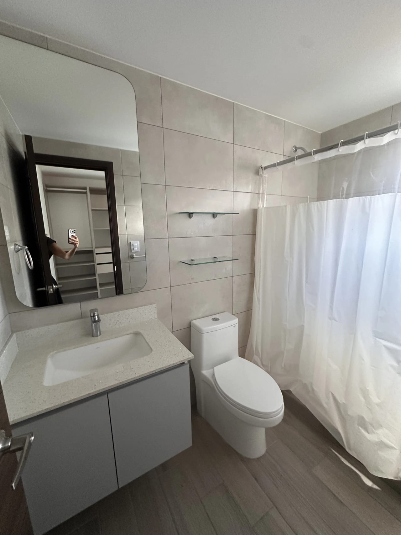 invierta en apartamento de 3 habitaciones zona 10 — Apartamento en Venta en Parque 10, Zona 10, Guatemala, Ciudad — foto 13 de 17
