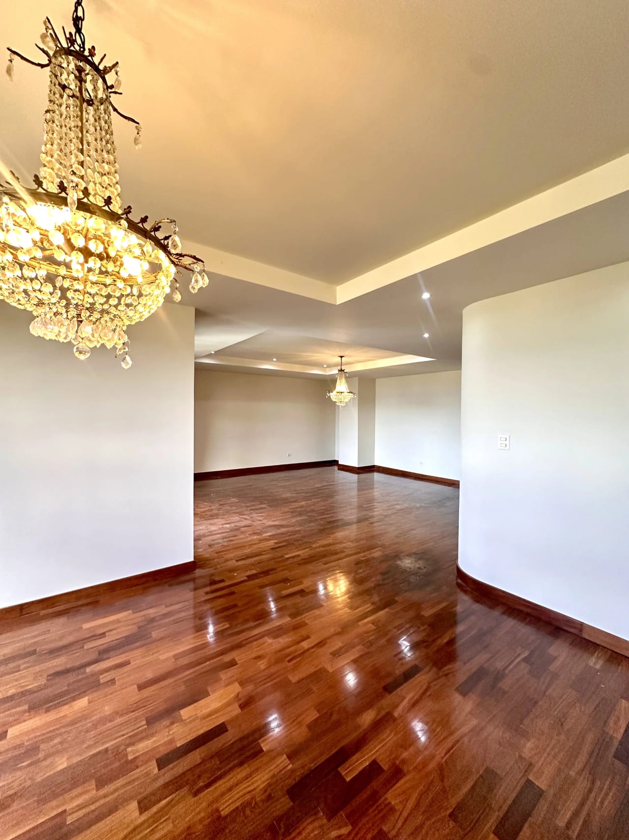 Amplio Apartamento en Venta Zona 14 a una Cuadra de las Americas — Apartamento en Venta en Akoya, Zona 14, Guatemala, Ciudad — foto 1 de 17