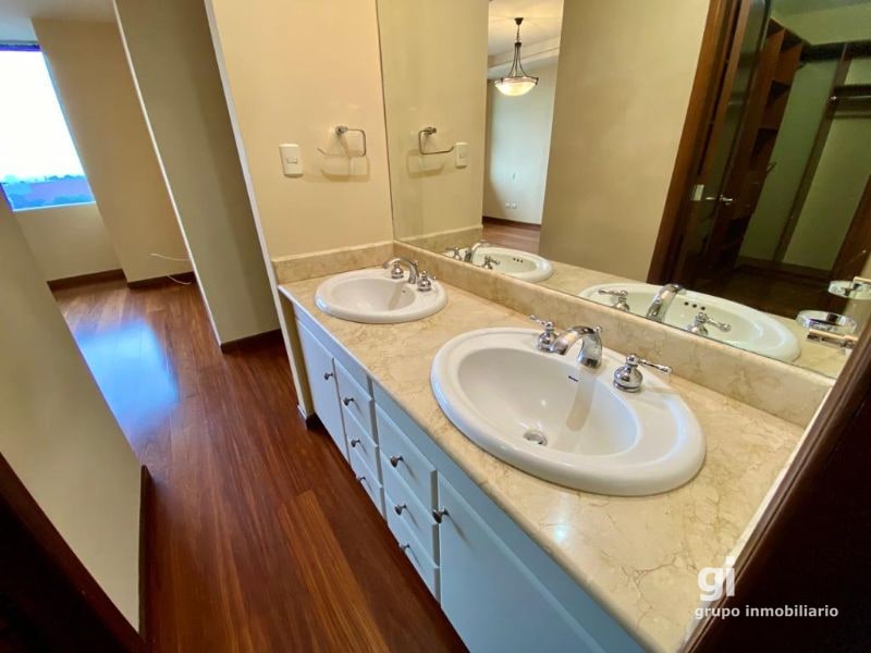 Apartamento en alquiler zona 10, 2 dormitorios + cuarto de servicio - 6