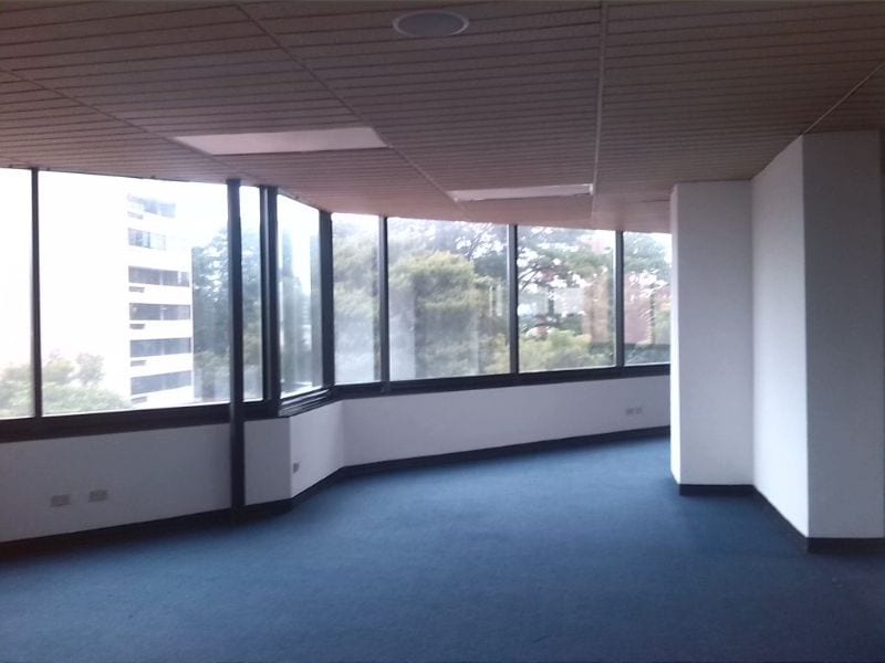 OFICINA EN MURANO CENTER, ZONA 10 (OPCIÓN 7) — Oficina en Alquiler en Zona 10, Guatemala, Ciudad — foto 2 de 4