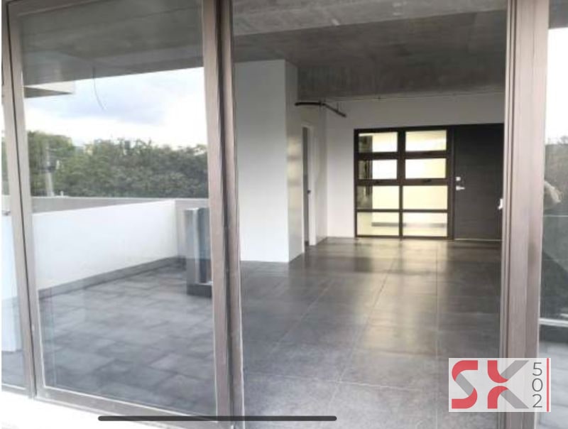 OFICINA CON BALCÓN EN EDIFICIO ASCEND, ZONA 9 - 14
