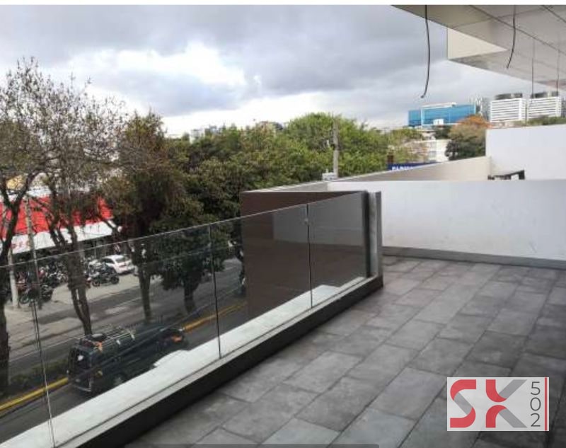 OFICINA CON BALCÓN EN EDIFICIO ASCEND, ZONA 9 - 13