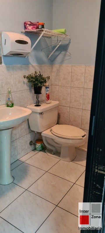 Venta de oficina sobre Avenida Las Américas, Zona 9 - 4