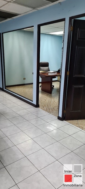 Venta de oficina sobre Avenida Las Américas, Zona 9 - 9