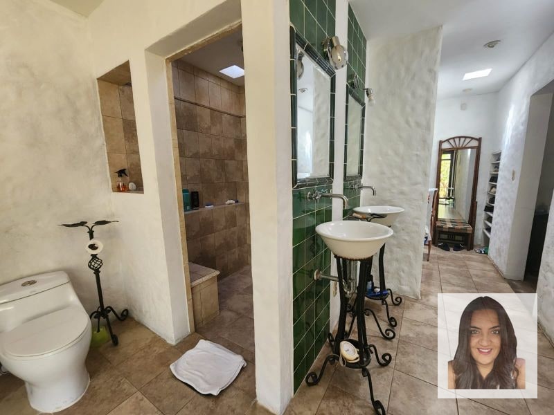 Casa en venta en San Lucas Sacatepéquez, Ubicación céntrica - 2
