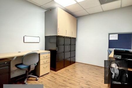 EUROPLAZA /Oficina en Venta-Renta, zona 14 - 8
