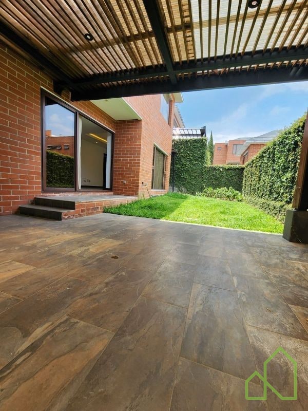 Casa en Venta a 5 minutos de Pradera zona 10 - 8