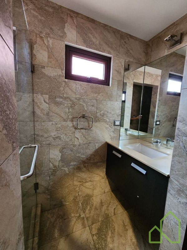 Casa en Venta a 5 minutos de Pradera zona 10 - 11