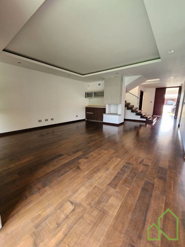 Casa en Venta a 5 minutos de Pradera zona 10 - 2