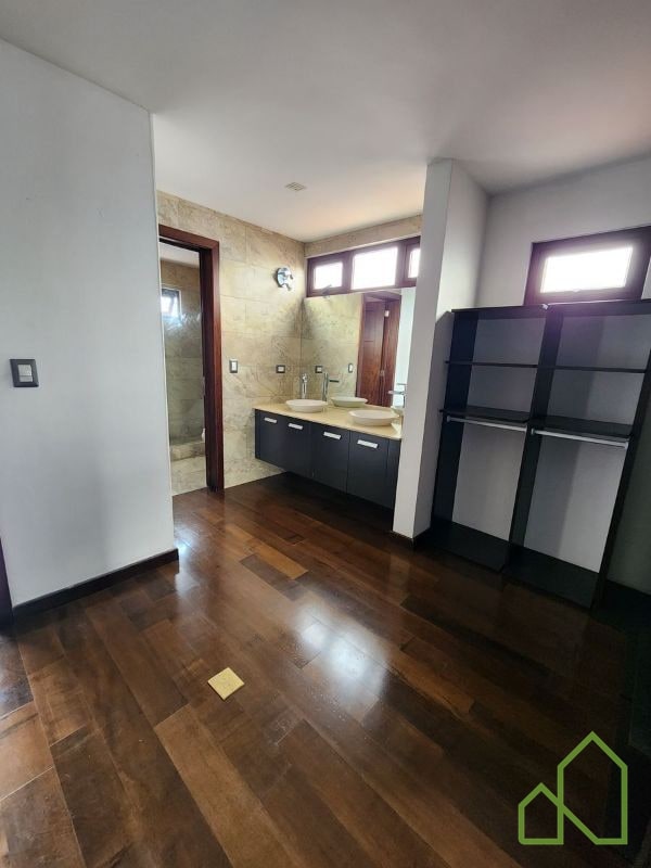 Casa en Venta a 5 minutos de Pradera zona 10 - 9