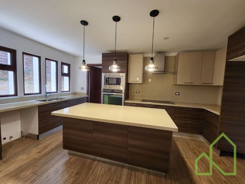 Casa en Venta a 5 minutos de Pradera zona 10 - 5