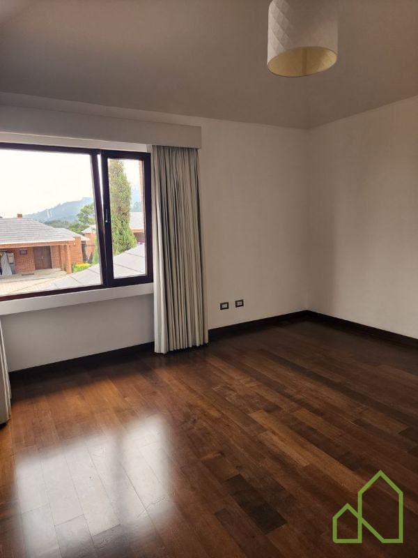 Casa en Venta a 5 minutos de Pradera zona 10 - 13