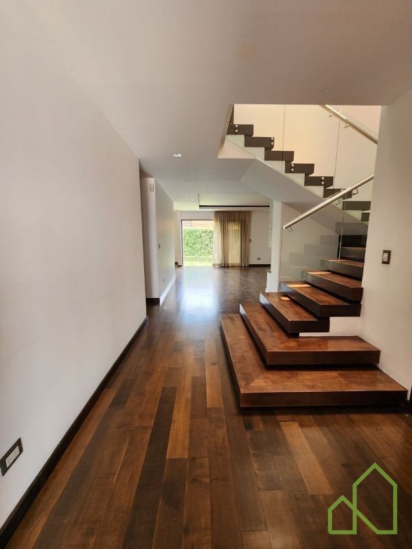 Casa en Venta a 5 minutos de Pradera zona 10 - 14