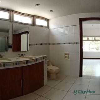 Casa Residencial en Venta en Zona 16 Kanajuyú II — Casa en Venta en Zona 16, Guatemala, Ciudad — miniatura 2 de 16