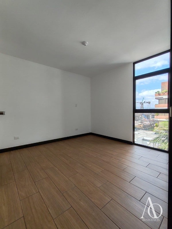 Apartamento en Alquiler Edificio Torre Praga, zona 15 VHI N6 - 6