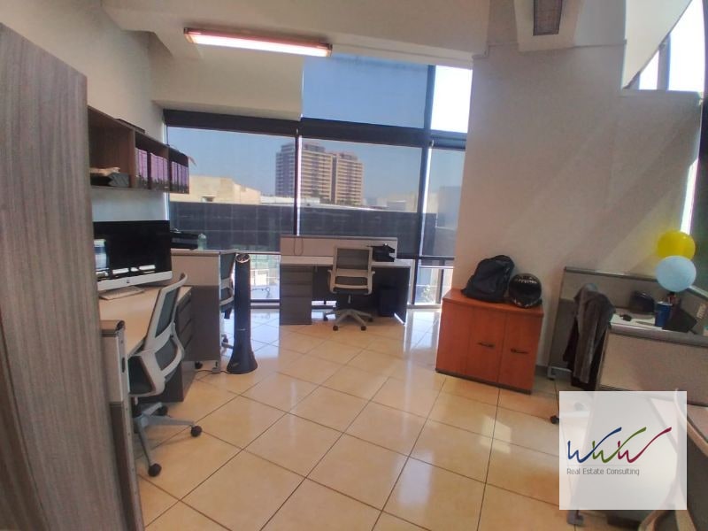Oficina de 115m2 en Design Center, Zona 10  - 6