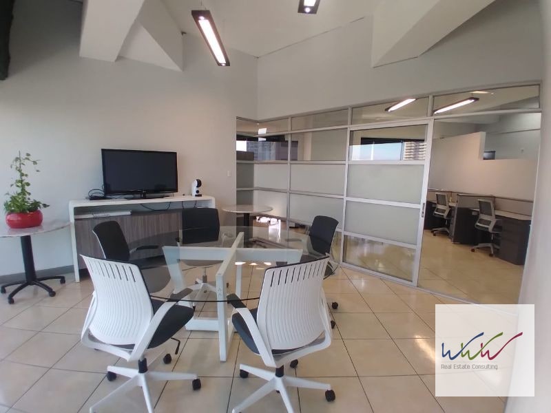 Oficina de 115m2 en Design Center, Zona 10  - 5