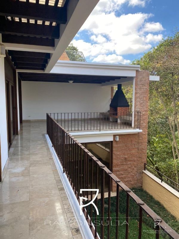Venta Linda Casa en Encinos de Cayala Zona 16 - 1