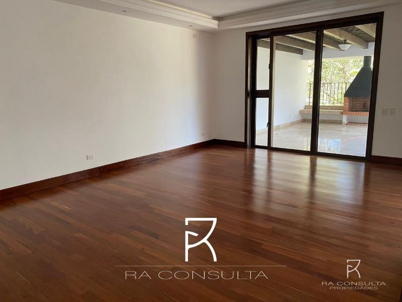 Venta Linda Casa en Encinos de Cayala Zona 16 - 2
