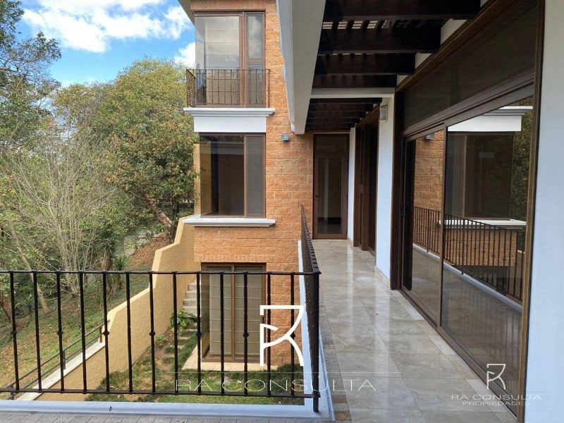 Venta Linda Casa en Encinos de Cayala Zona 16 - 6