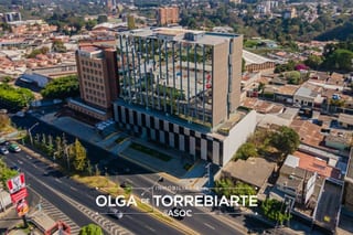 Edificio en Zona 10 — Edificio en Alquiler en Zona 10, Guatemala, Ciudad — miniatura 4 de 17