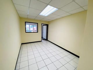 Oficina en Renta de 94 mts2 Zona 10 Entrada a Oakland  — Oficina en Alquiler en Zona 10, Guatemala, Ciudad — miniatura 4 de 6