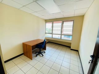 Oficina en Renta de 94 mts2 Zona 10 Entrada a Oakland  — Oficina en Alquiler en Zona 10, Guatemala, Ciudad — miniatura 3 de 6