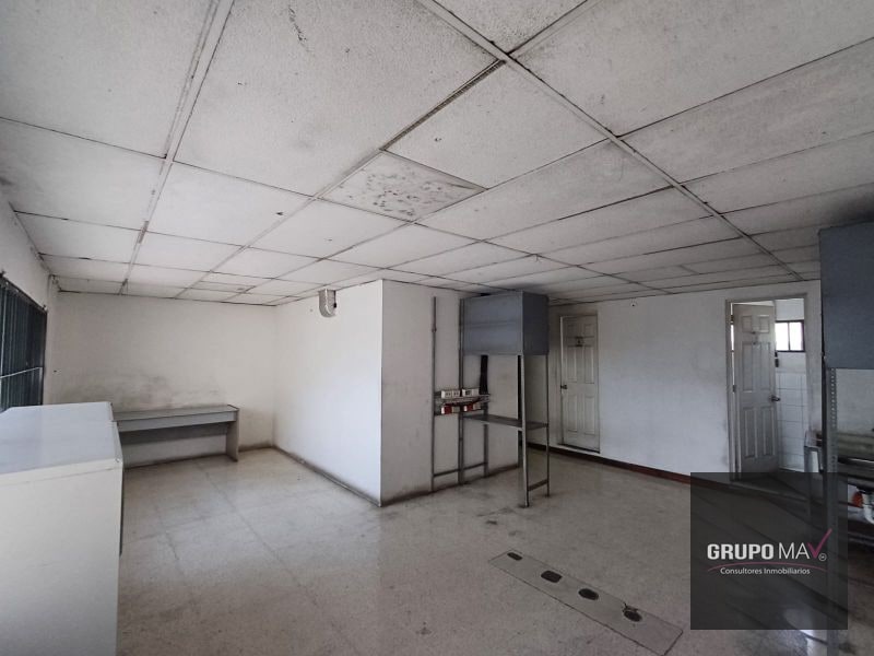 Casa Comercial Zona 6 - 12
