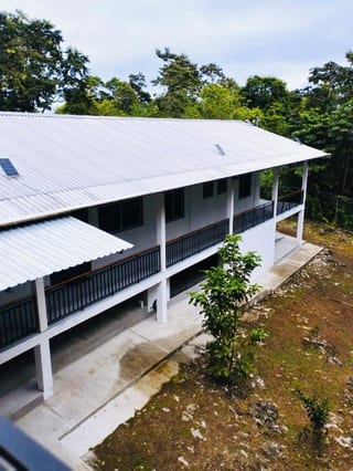 LIVINGSTON IZABAL Vendo Casa con terreno de 1609 Varas Cercana a Río Dulce — Casa en Venta en Livingston, Izabal — miniatura 4 de 9