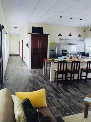 LIVINGSTON IZABAL Vendo Casa con terreno de 1609 Varas Cercana a Río Dulce — Casa en Venta en Livingston, Izabal — miniatura 2 de 9
