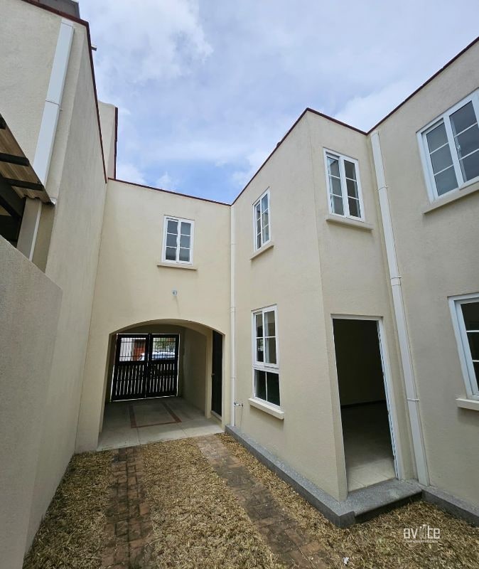 Casa tipo solana, Condado Naranjo. $425,000 más impuestos - 2