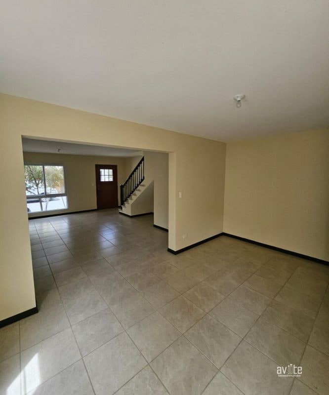 Casa tipo solana, Condado Naranjo. $425,000 más impuestos - 4