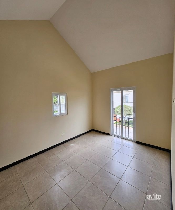 Casa tipo solana, Condado Naranjo. $425,000 más impuestos - 5