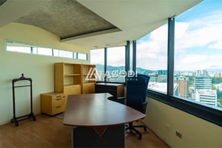 Oficina en zona 10 — Oficina en Alquiler en Zona 10, Guatemala, Ciudad — miniatura 2 de 5