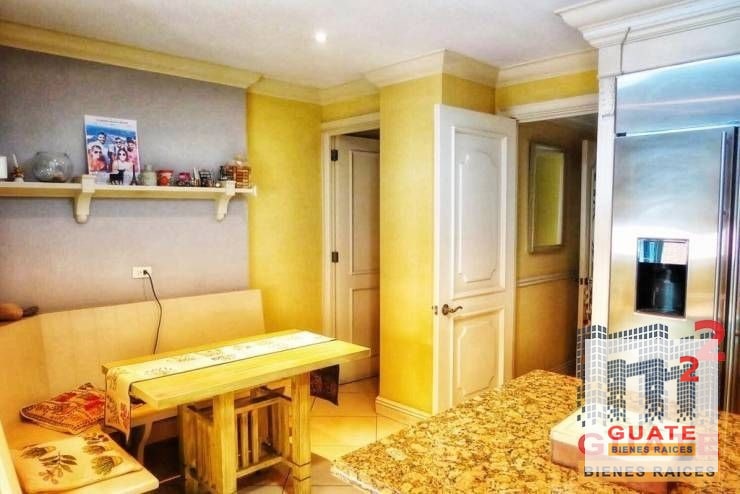 Apartamento de 249.9 m2 en Venta, Zona 14 - 8