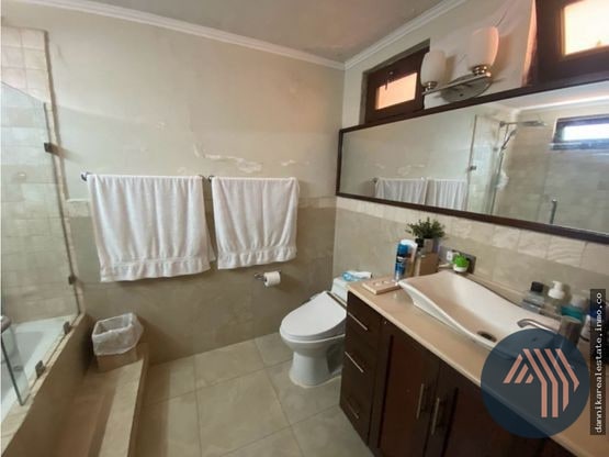 VENTA DE AMPLIA CASA - LA HONDONADA, ZONA 15 - 8