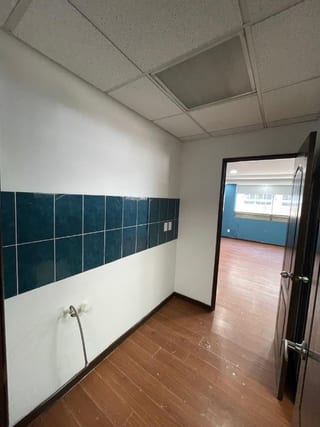 Oficina en renta edificio Torino zona 10 — Oficina en Alquiler en Zona 10, Guatemala, Ciudad — miniatura 8 de 15