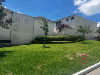 Acogedora Casa en Venta en Hacienda Vista Hermosa — Casa en Venta en Zona 8 Mixco, Guatemala, Ciudad — miniatura 4 de 15