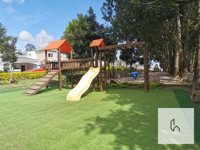 CASA EN VENTA EN FONTANA 3 - 5