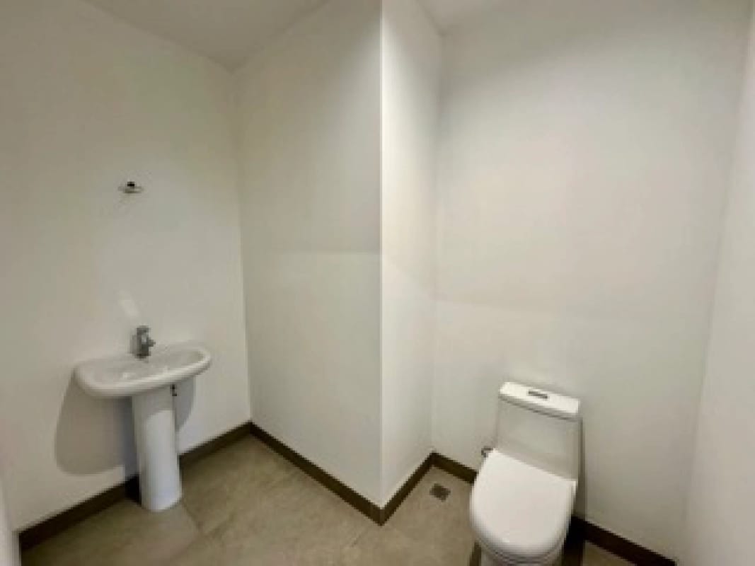 Oficina de 137 m2 en Renta en Zona 13. — Oficina en Alquiler en Elemento Plaza Berlín, Zona 13, Guatemala, Ciudad — foto 7 de 11