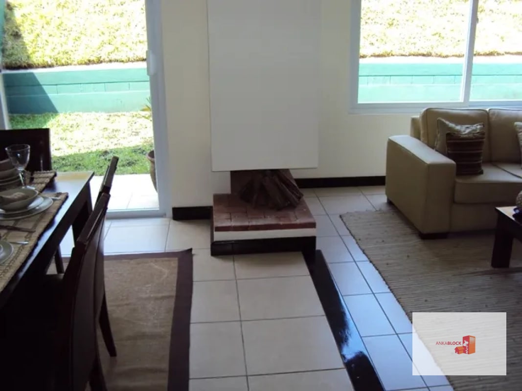 Casa de esquina con jardín amplio en La Ensenada de San Isidro - 2