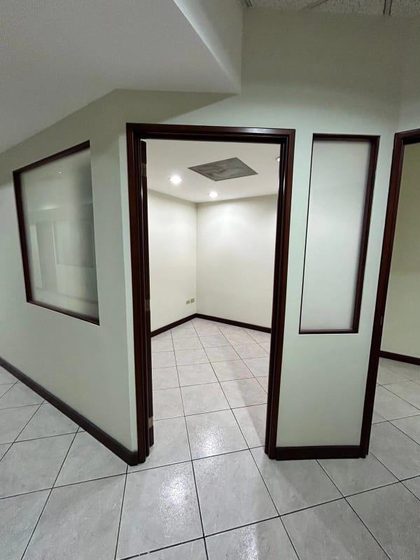 Oficina en renta Edificio Europlaza zona 14 — Oficina en Alquiler en Zona 14, Guatemala, Ciudad — foto 14 de 14