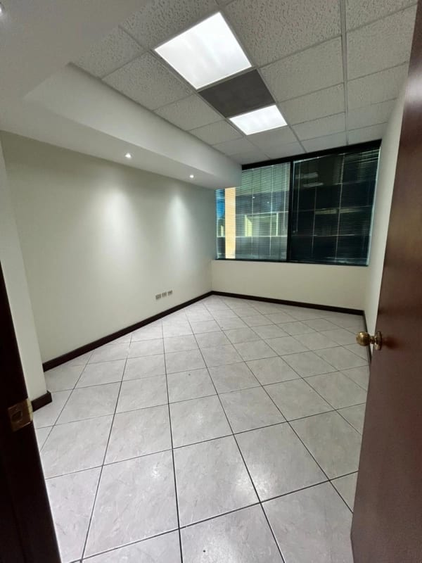 Oficina en renta Edificio Europlaza zona 14 — Oficina en Alquiler en Zona 14, Guatemala, Ciudad — foto 11 de 14
