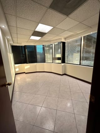 Oficina en renta Edificio Europlaza zona 14 — Oficina en Alquiler en Zona 14, Guatemala, Ciudad — miniatura 9 de 14