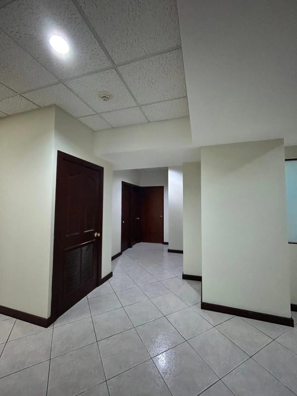Oficina en renta Edificio Europlaza zona 14 — Oficina en Alquiler en Zona 14, Guatemala, Ciudad — foto 3 de 14