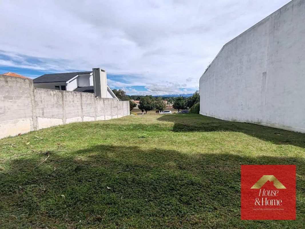 Venta de terreno en La Fontana - 2